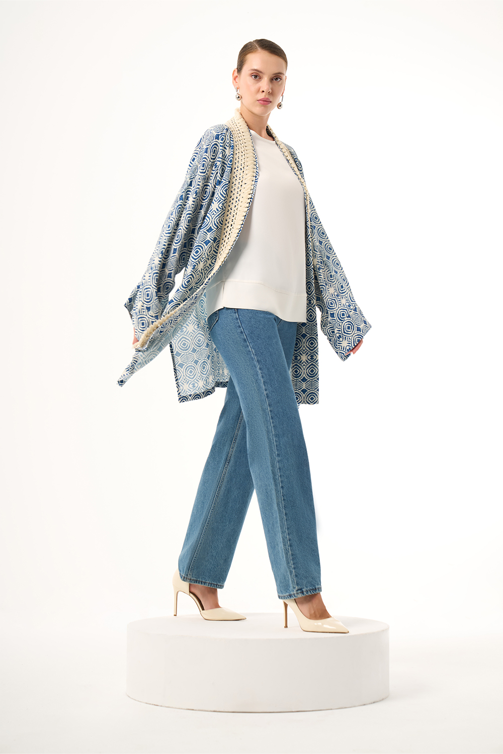 Mizalle Dantel Yaka Mavi Geometrik Desenli Kimono