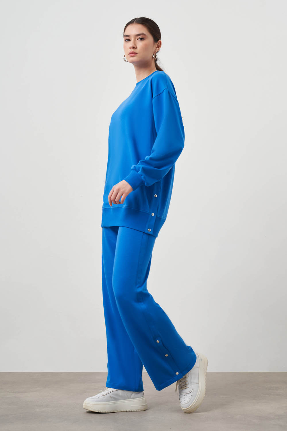 Mizalle Yanları Çıtçıtlı Yuvarlak Yaka Mavi Sweatshirt