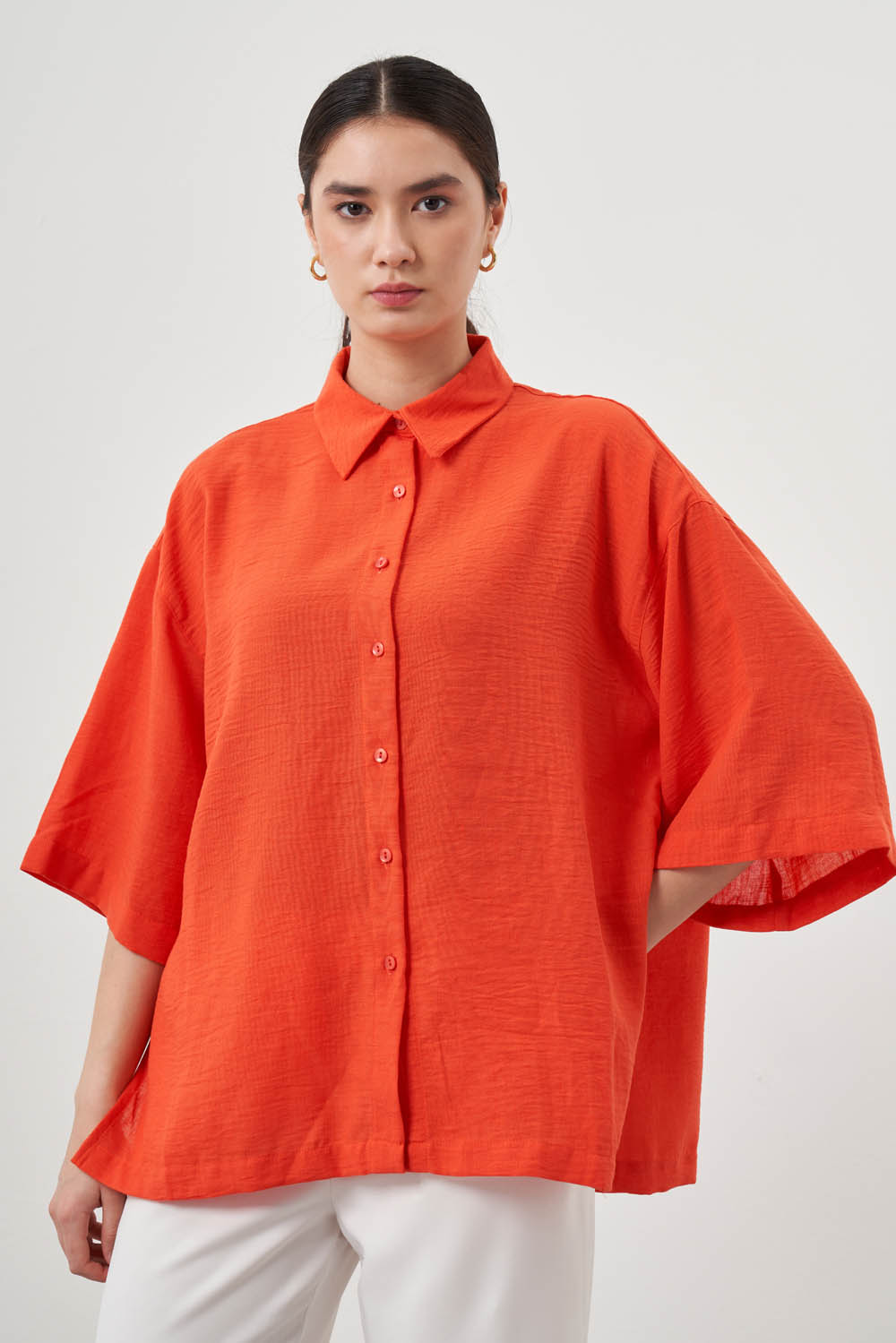 Mizalle Keten Görünümlü Oversize Yarım Kollu Nar Çiçeği Gömlek
