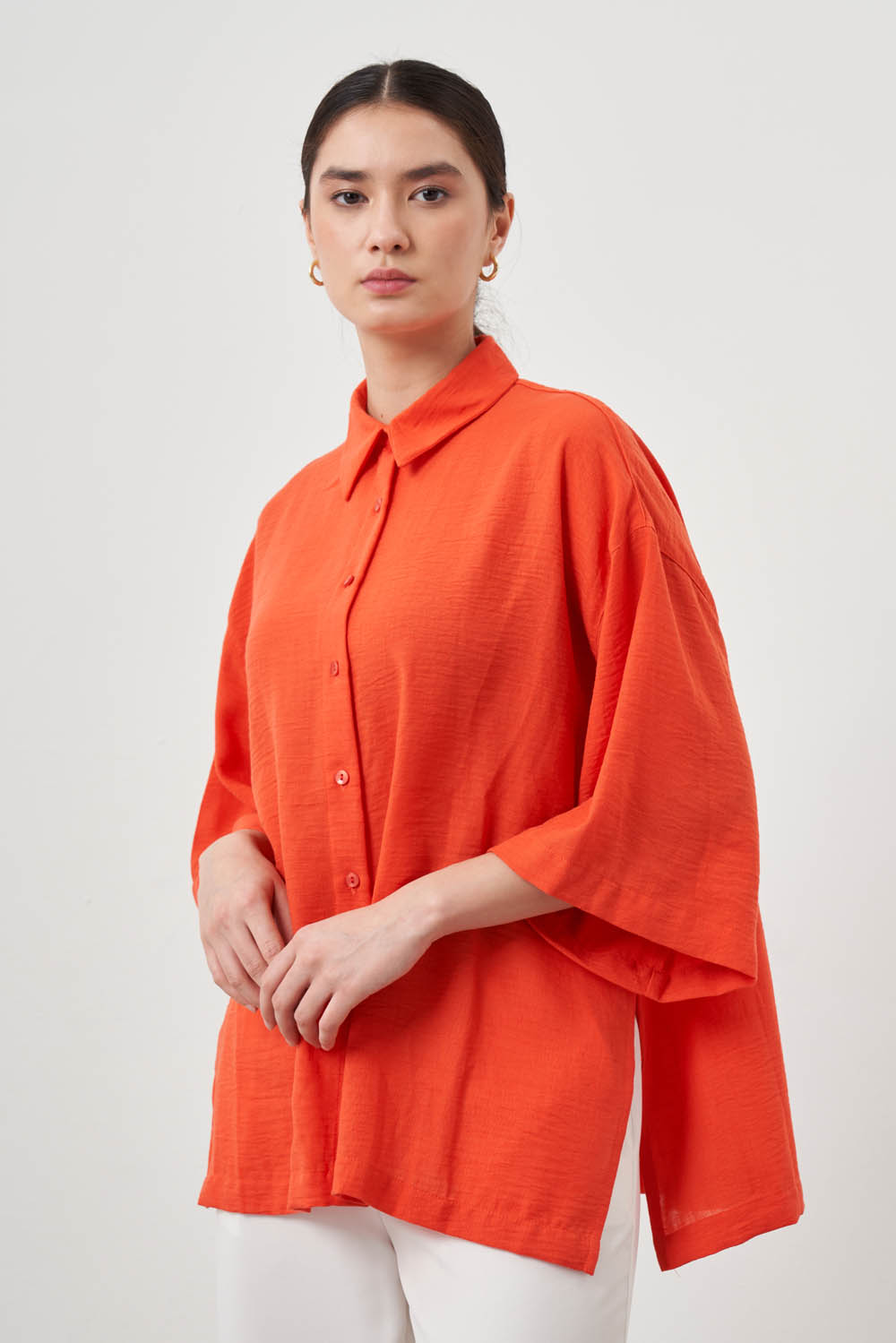 Mizalle Keten Görünümlü Oversize Yarım Kollu Nar Çiçeği Gömlek