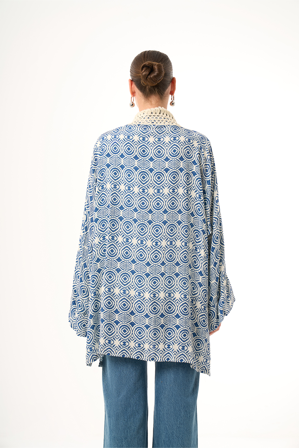 Mizalle Dantel Yaka Mavi Geometrik Desenli Kimono