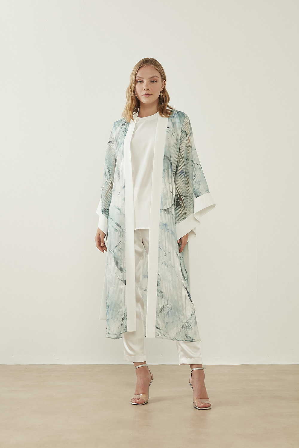 Mizalle Ekru Yeşil Desenli Uzun Kimono