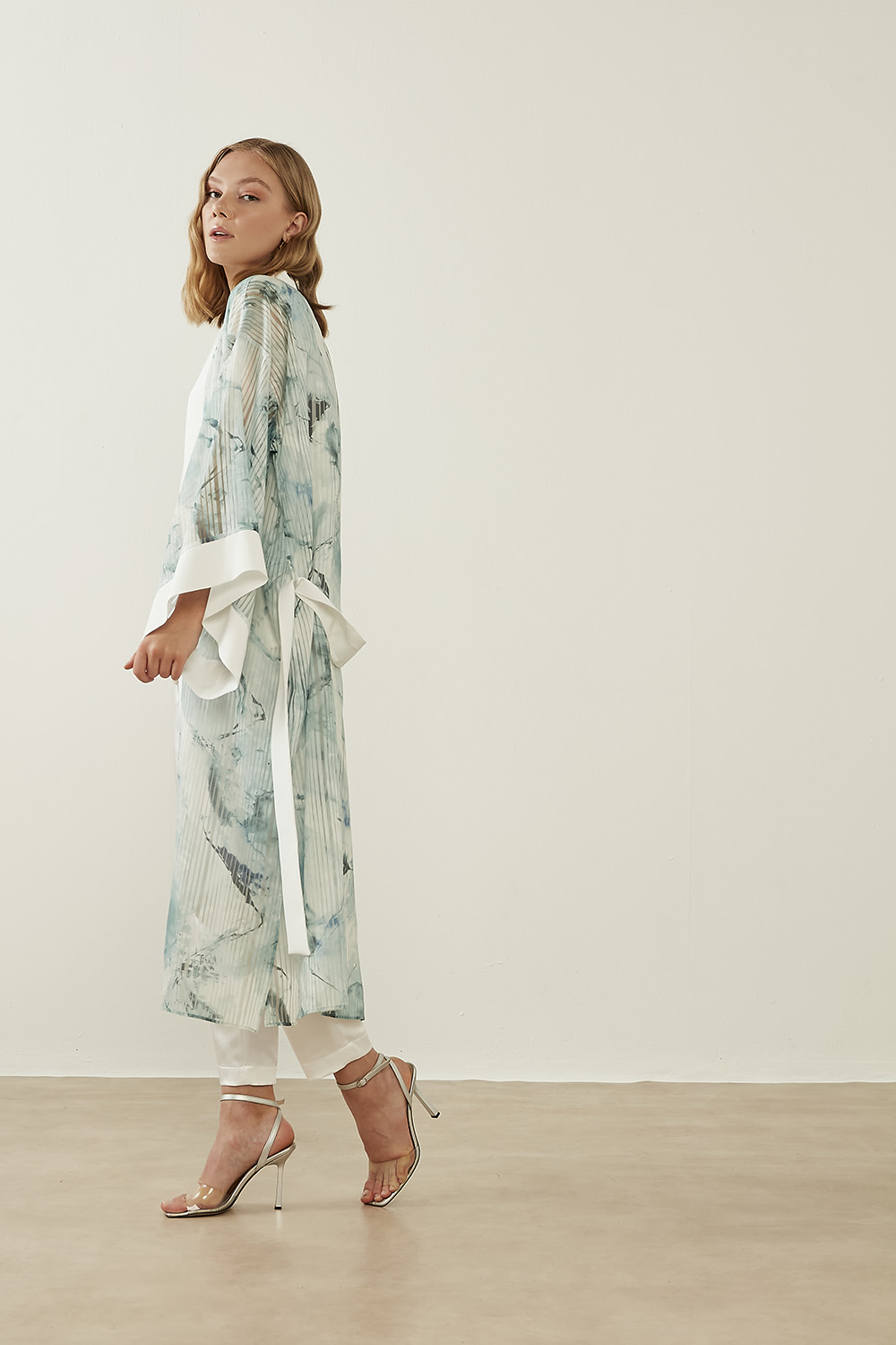 Mizalle Ekru Yeşil Desenli Uzun Kimono