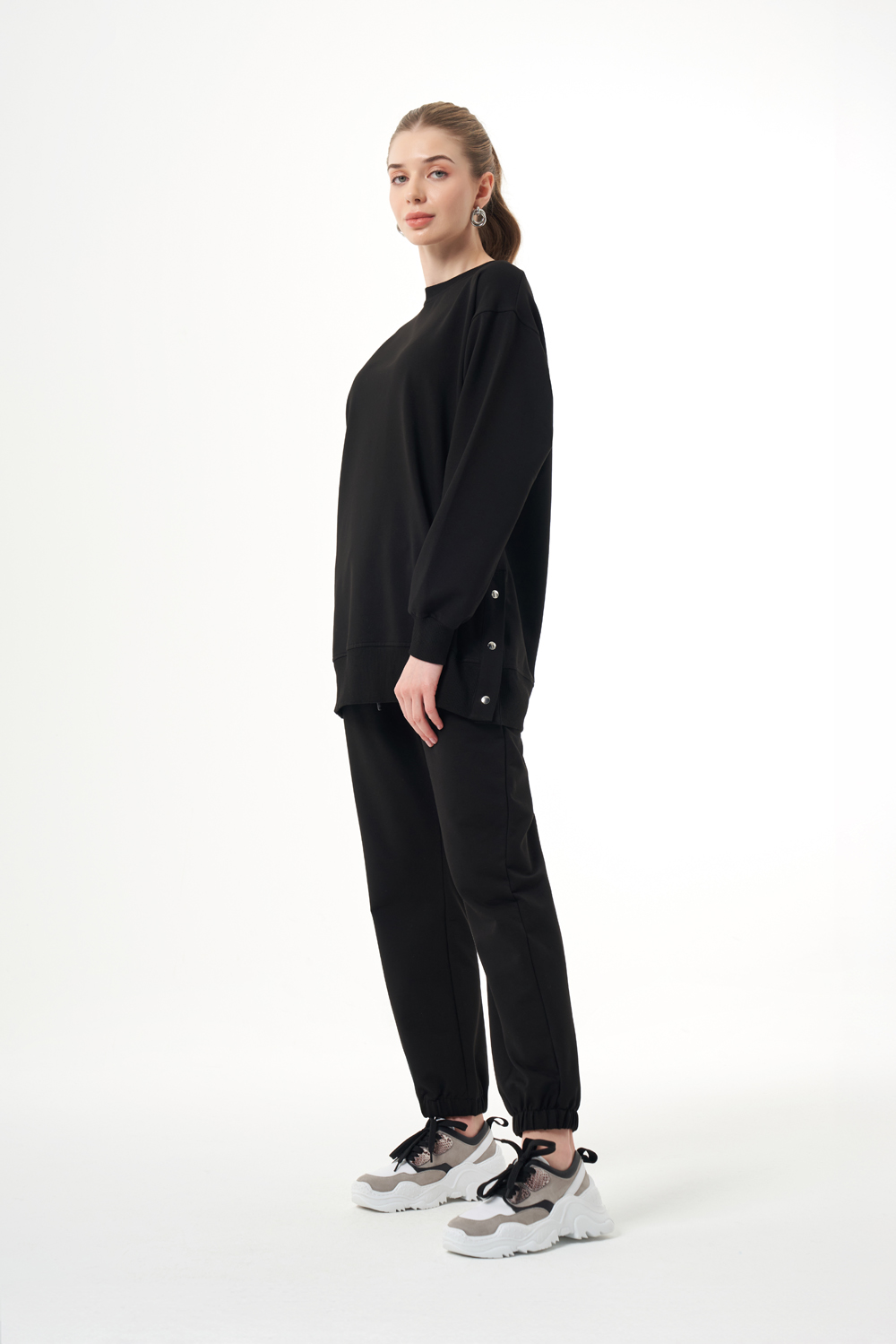 Mizalle Yanları Çıtçıtlı Yuvarlak Yaka Siyah Sweatshirt