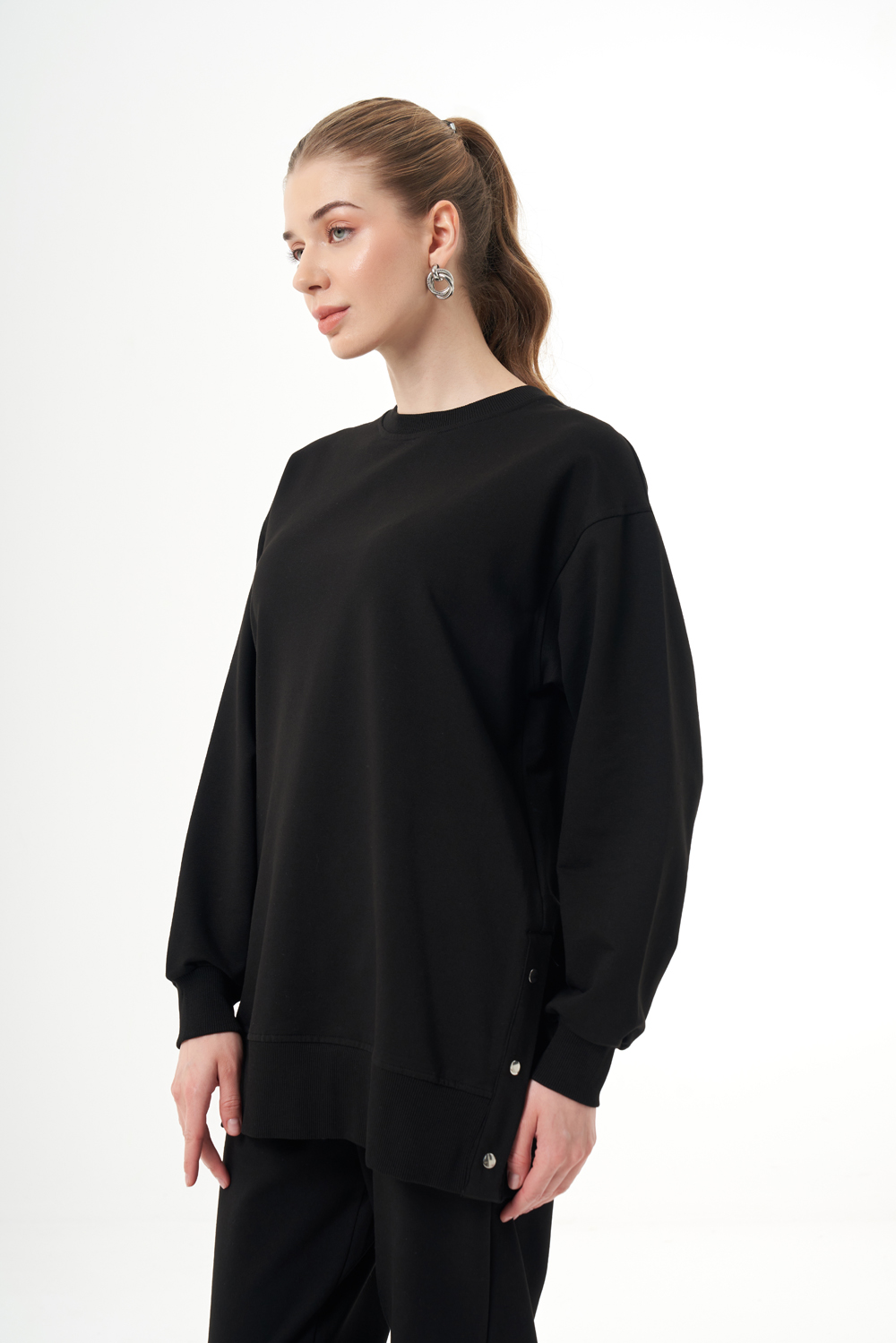 Mizalle Yanları Çıtçıtlı Yuvarlak Yaka Siyah Sweatshirt